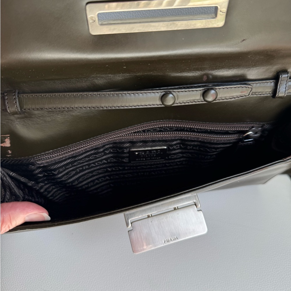 Prada B7400 Vitello Lissato Shoulder Bag – Loden – Vintage 1998 - Picture 4 of 11